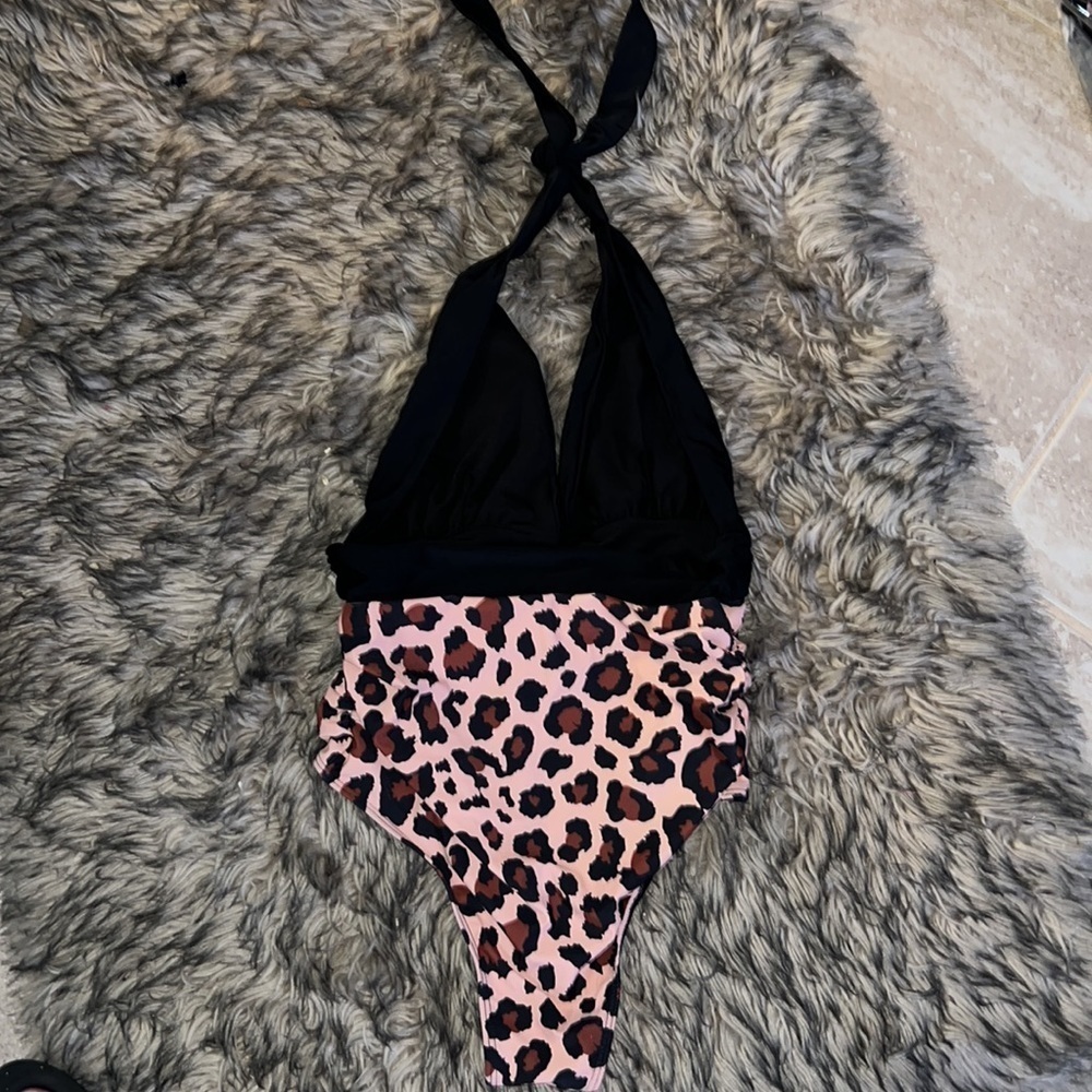 NWOT- SEXY LOW V FRONT LEOPARD ONE PIECE SWIMSUIT SZ L - Picture 3 of 3